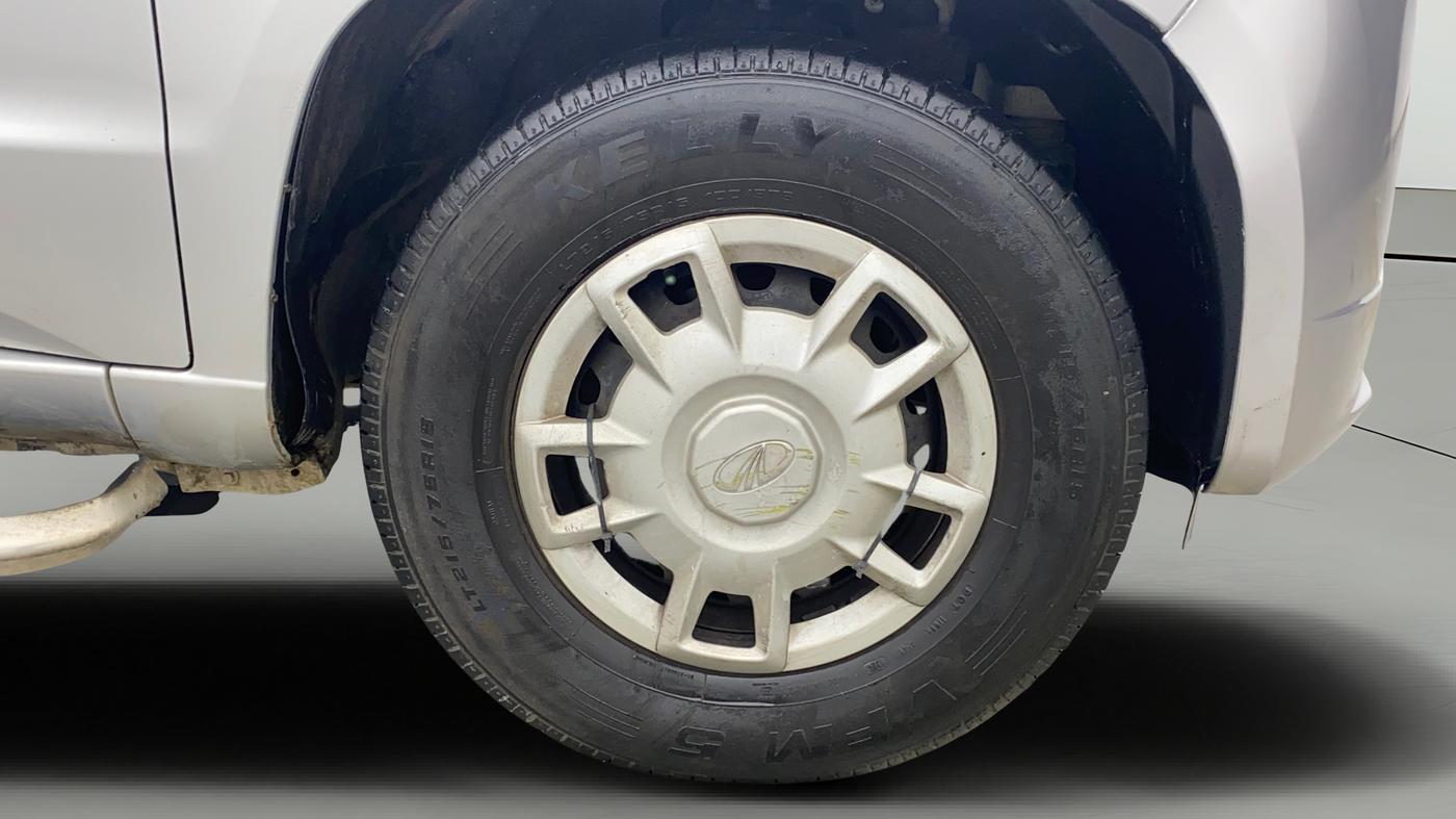 2019 Mahindra TUV300 T6 PLUS, Diesel, Manual, 69,354 km, Right Front Wheel