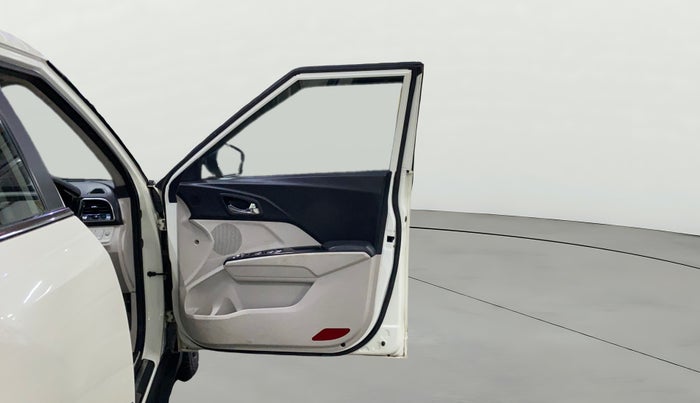 2021 Mahindra XUV300 W8 (O) 1.2 PETROL, Petrol, Manual, 67,600 km, RHS Front Door