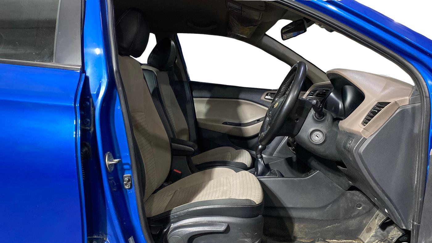 2017 Hyundai Elite i20 SPORTZ 1.2, Petrol, Manual, 1,17,884 km, Right Side Front Door Cabin