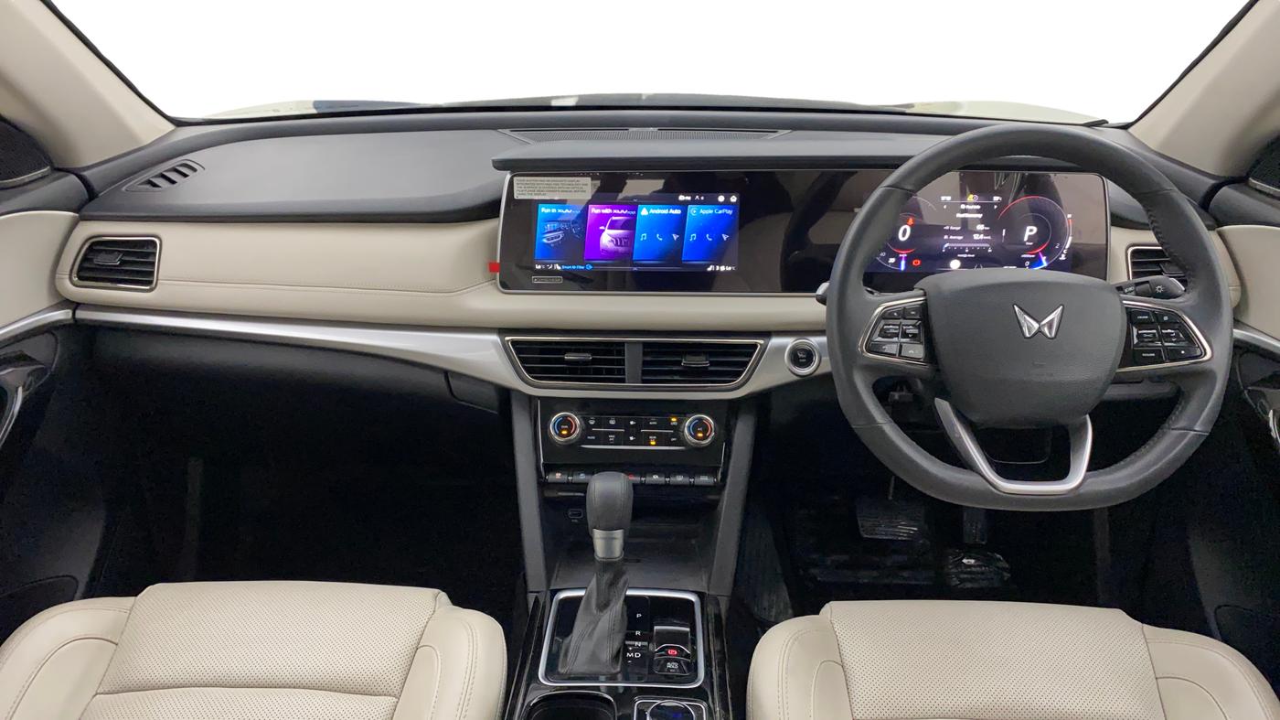 2025 Mahindra XUV700 AX 7 LUXURY D AT 7 STR, Diesel, Automatic, 15,433 km, Dashboard