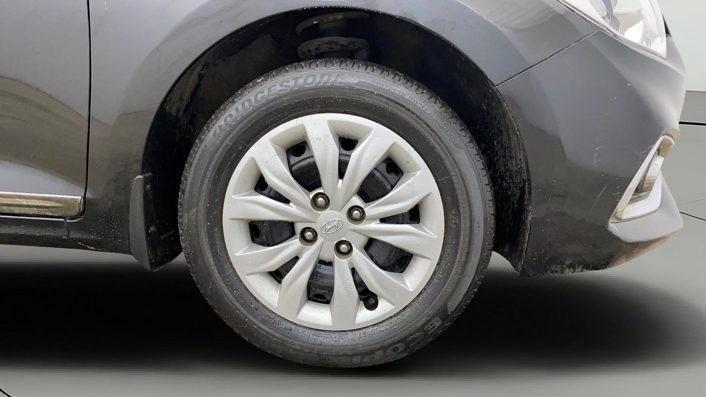 2019 Hyundai Verna 1.4 EX PETROL, Petrol, Manual, 73,775 km, Right Front Wheel