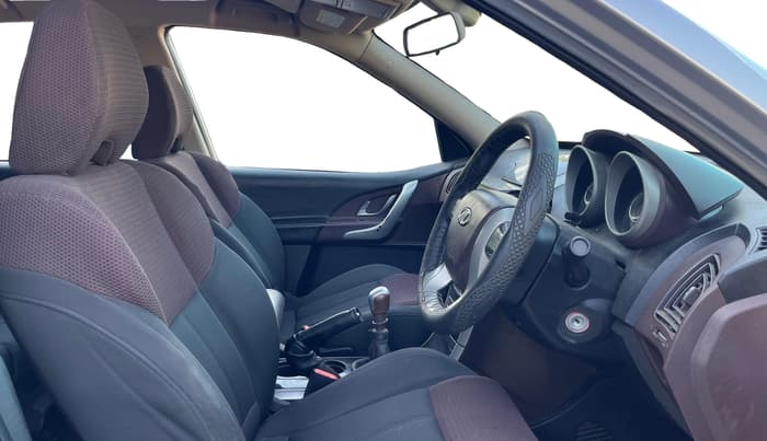 2013 Mahindra XUV500 W6, Diesel, Manual, 1,26,648 km, Right Side Front Door Cabin