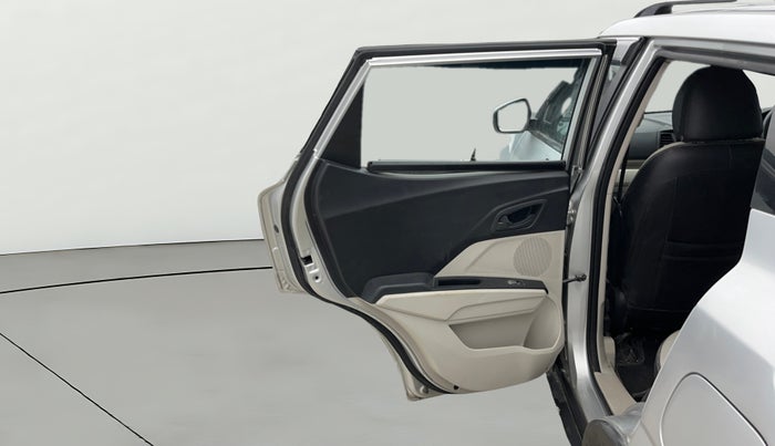 2023 Mahindra XUV300 W6 1.2 PETROL, Petrol, Manual, 38,391 km, LHS Rear Door