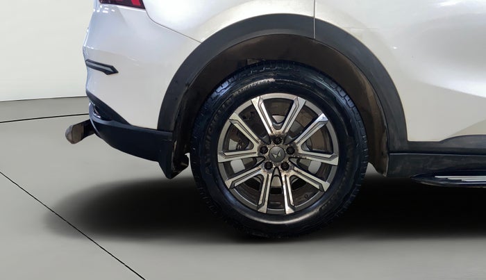 2021 Mahindra XUV700 AX 7 LUXURY P AT 7 STR, Petrol, Automatic, 59,814 km, Right Rear Wheel