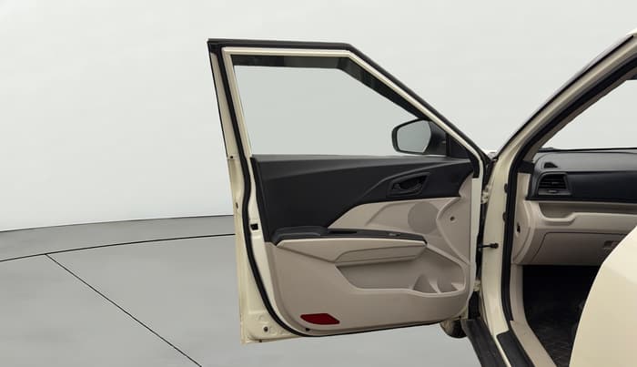 2023 Mahindra XUV300 W6 1.5 Diesel, Diesel, Manual, 44,358 km, LHS Front Door