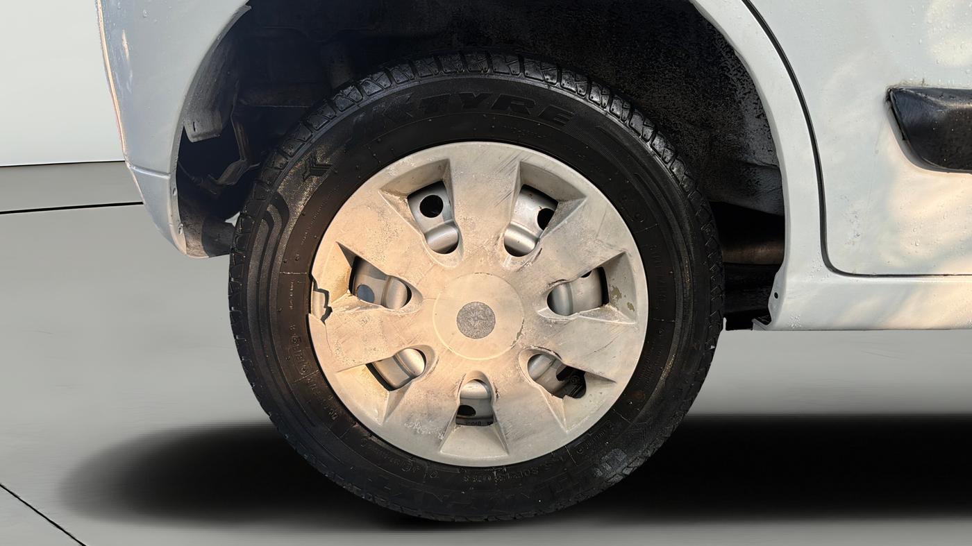 2015 Maruti Wagon R 1.0 LXI, Petrol, Manual, 60,363 km, Right Rear Wheel