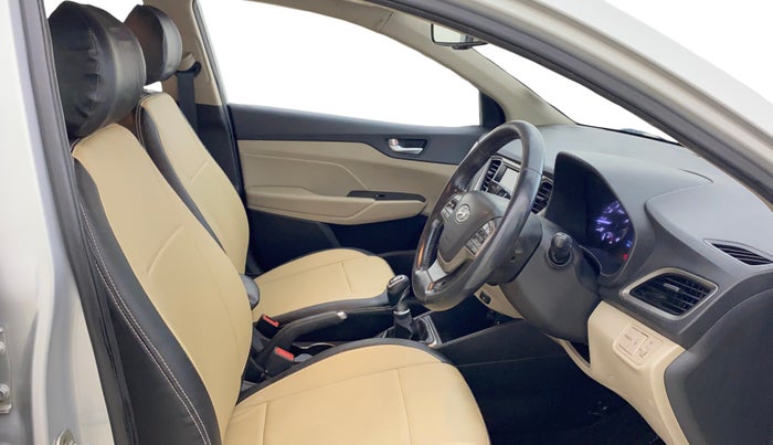 2017 Hyundai Verna 1.6 VTVT SX O, Petrol, Manual, 81,006 km, Right Side Front Door Cabin