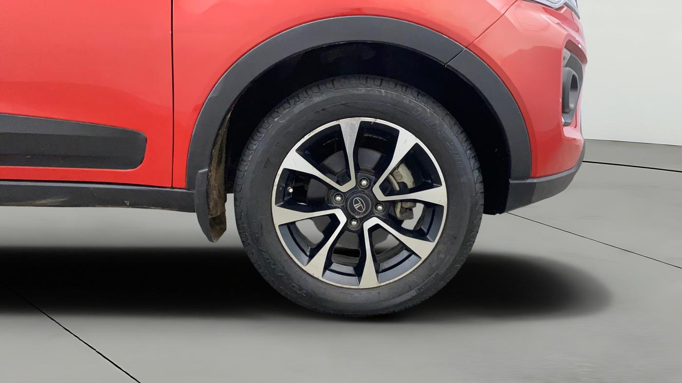 2021 Tata NEXON XZA PLUS DIESEL, Diesel, Automatic, 65,734 km, Right Front Wheel