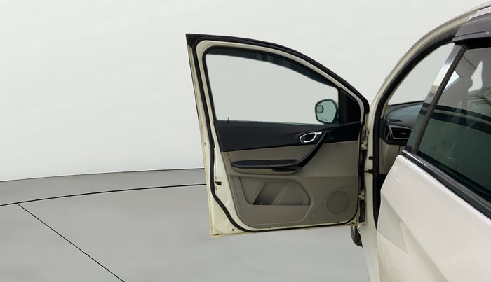 2016 Tata Tiago XZ PETROL, Petrol, Manual, 73,887 km, LHS Front Door