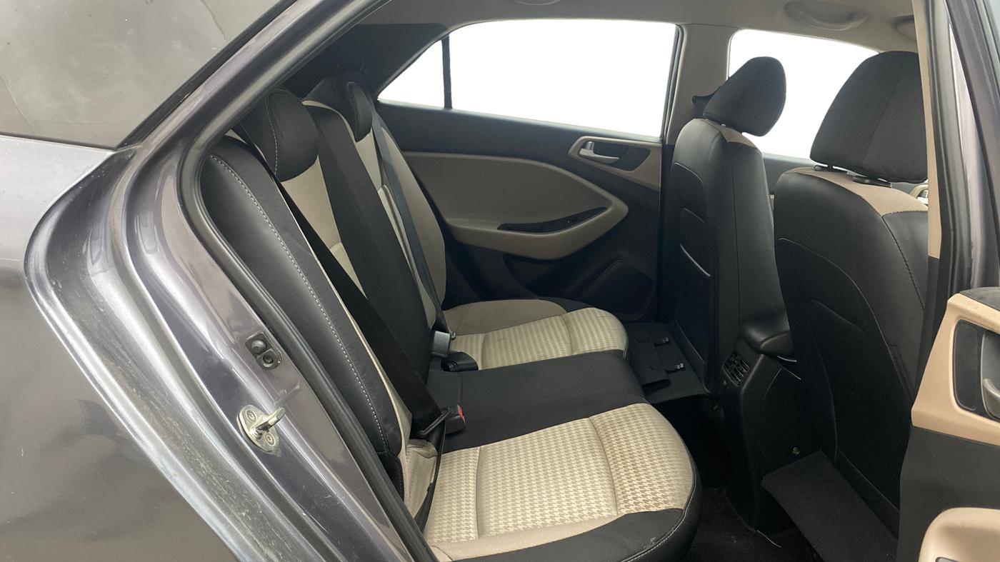2020 Hyundai Elite i20 MAGNA PLUS 1.2, Petrol, Manual, 83,146 km, Right Side Rear Door Cabin