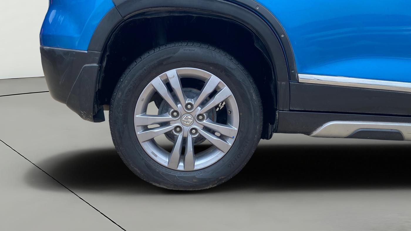 2017 Maruti Vitara Brezza ZDI PLUS DUAL TONE, Diesel, Manual, 1,07,232 km, Right Rear Wheel