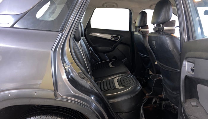 2018 Maruti Vitara Brezza ZDI, Diesel, Manual, 88,638 km, Right Side Rear Door Cabin