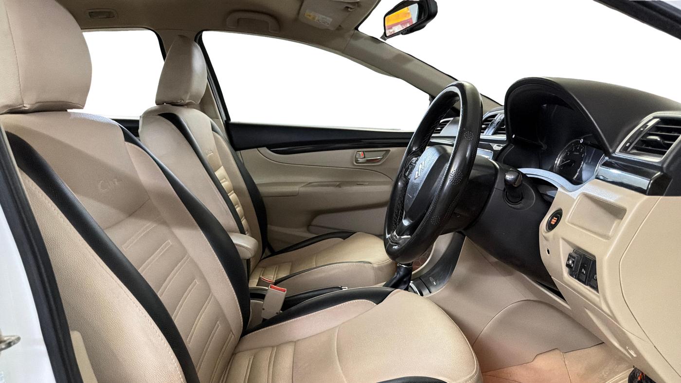 2015 Maruti Ciaz ZXI AT, CNG, Automatic, 69,197 km, Right Side Front Door Cabin