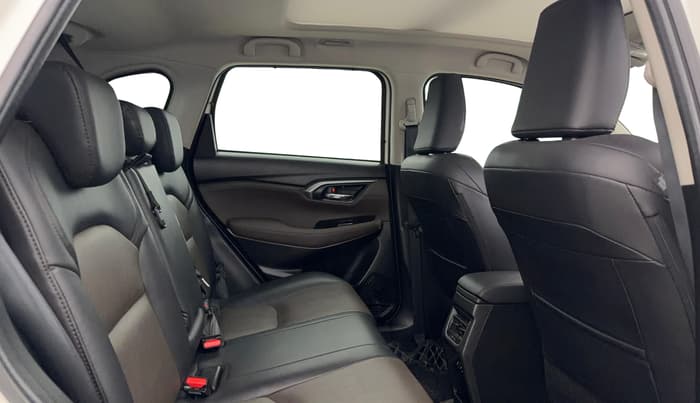 2024 Toyota URBAN CRUISER HYRYDER V HYBRID, Hybrid, Automatic, 30,657 km, Right Side Rear Door Cabin