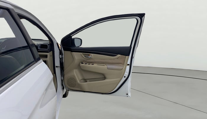 2017 Maruti Ciaz VXI+, Petrol, Manual, 1,09,244 km, RHS Front Door