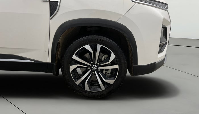 2023 MG HECTOR SHARP PRO 1.5 PETROL TURBO CVT PETROL, Petrol, Automatic, 22,677 km, Right Front Wheel