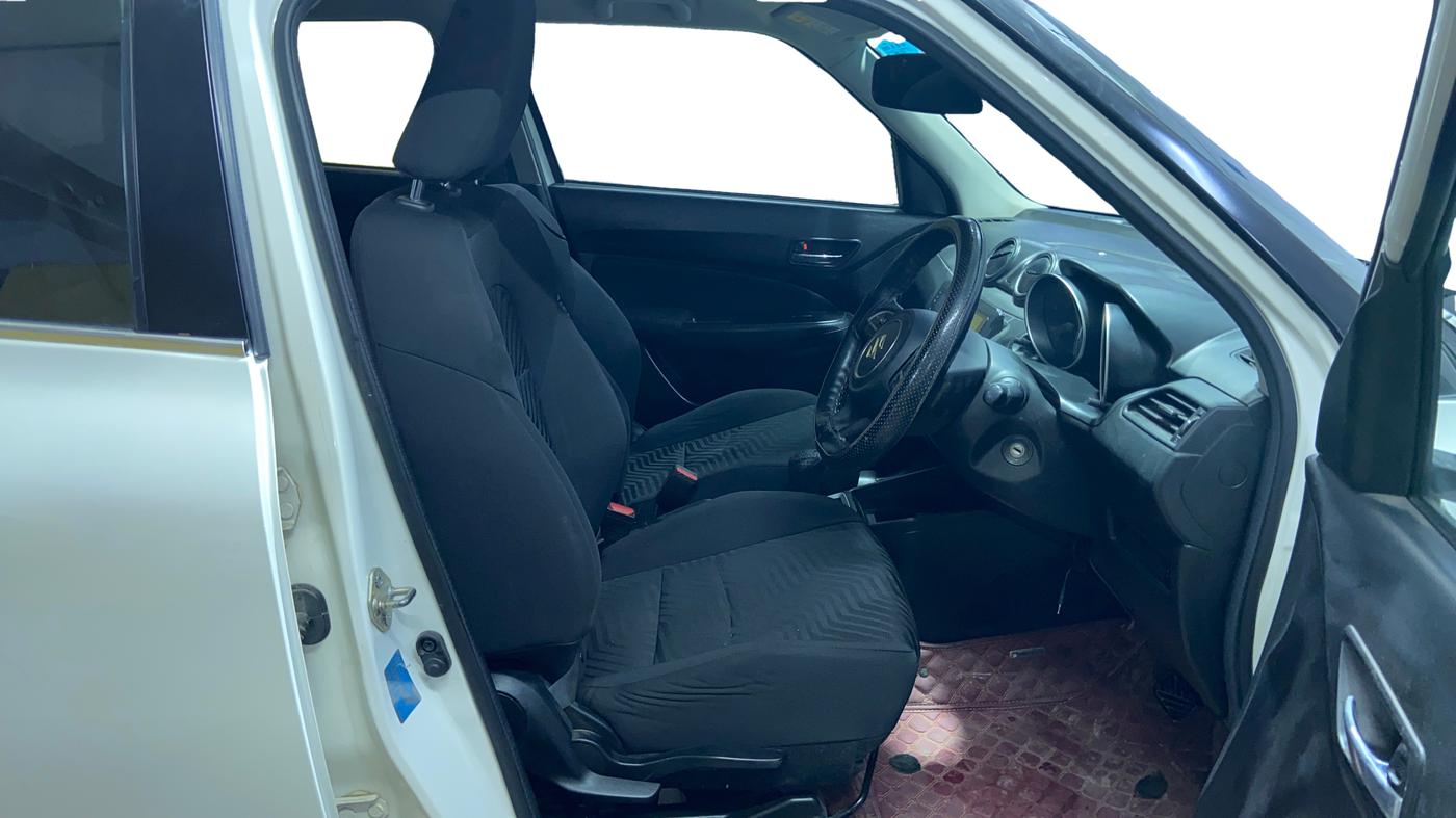 2020 Maruti Swift VXI AMT, Petrol, Automatic, 38,458 km, Right Side Front Door Cabin