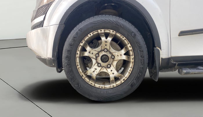2014 Mahindra XUV500 W6, Diesel, Manual, 1,08,943 km, Left Front Wheel