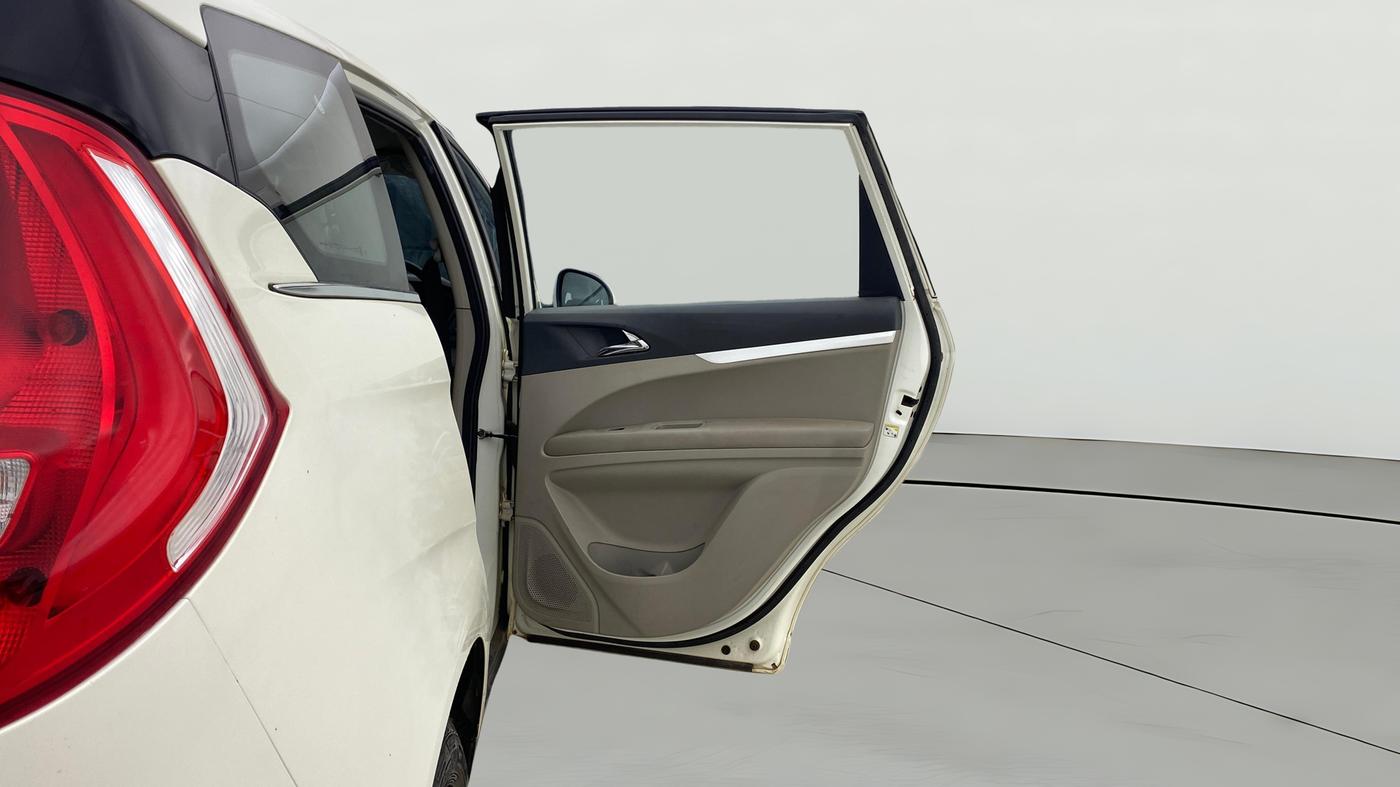 2020 Mahindra MARAZZO M6 8 STR, Diesel, Manual, 73,902 km, RHS Rear Door