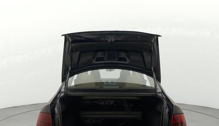 2016 Volkswagen Vento HIGHLINE 1.6 MPI, Petrol, Manual, 80,398 km, Boot Door Open