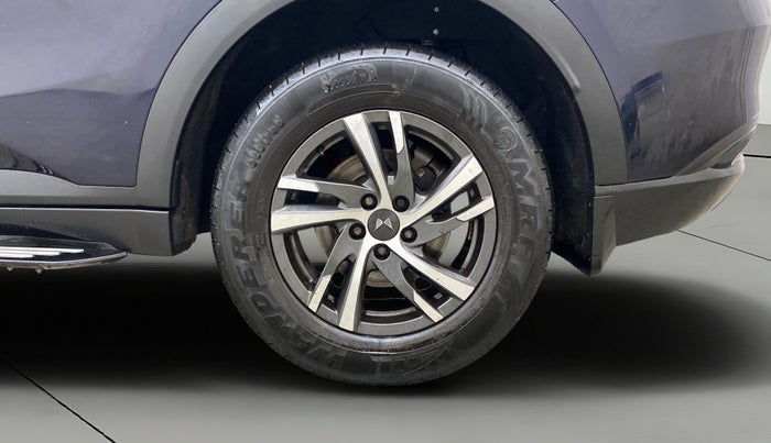 2022 Mahindra XUV700 AX 5 P MT 7 STR, Petrol, Manual, 38,236 km, Left Rear Wheel