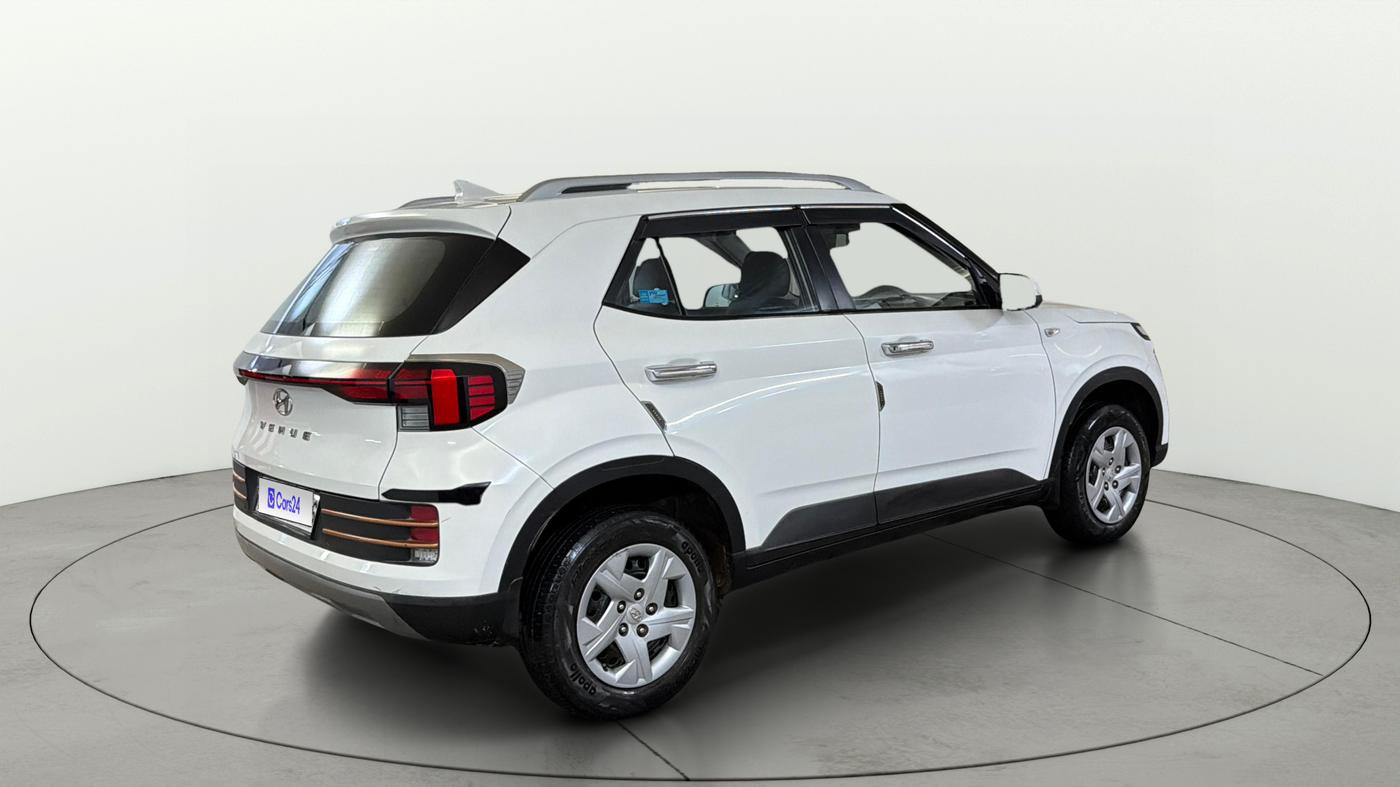 2022 Hyundai VENUE S 1.2, Petrol, Manual, 34,345 km, Right Back Diagonal