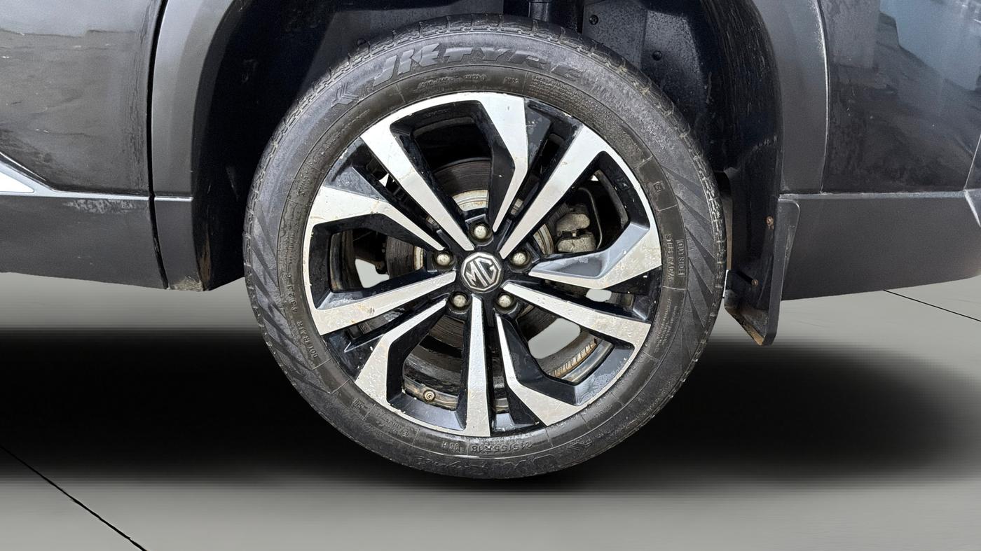 2024 MG HECTOR PLUS SHARP PRO 1.5 TURBO MT 7 STR, Petrol, Manual, 13,842 km, Left Rear Wheel