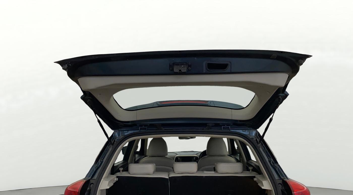 2019 Mahindra XUV300 W8 (O) 1.5 DIESEL AMT, Diesel, Automatic, 81,169 km, Boot Door Open