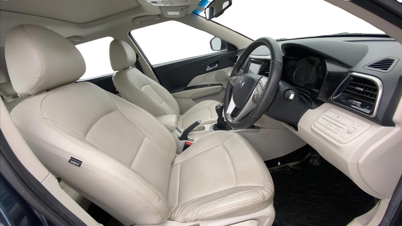 2022 Mahindra XUV300 W8 (O) 1.5 DIESEL, Diesel, Manual, 26,734 km, Right Side Front Door Cabin