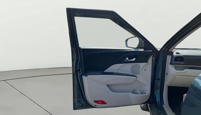 2021 Mahindra XUV300 W8 1.2 PETROL, Petrol, Manual, 58,969 km, LHS Front Door