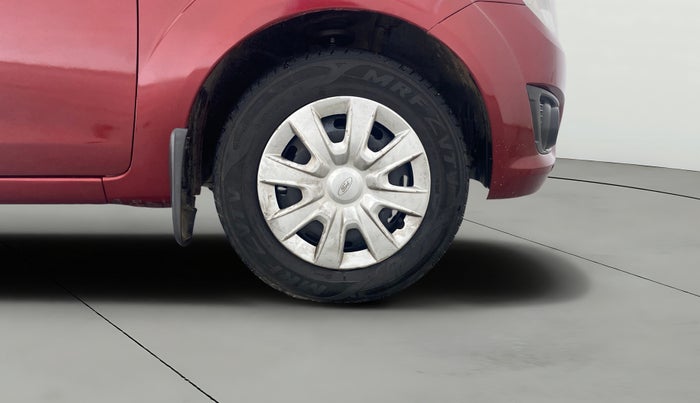 2014 Ford Figo ZXI 1.2 PETROL, Petrol, Manual, 1,20,834 km, Right Front Wheel