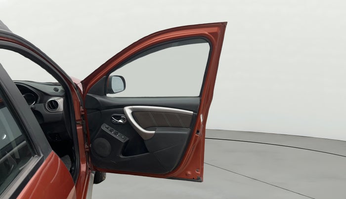 2020 Renault Duster RXZ 1.5 PETROL MT, Petrol, Manual, 29,050 km, RHS Front Door