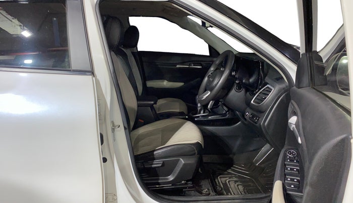 2022 KIA SELTOS HTK PLUS 1.5 IMT, Petrol, Manual, 32,615 km, Right Side Front Door Cabin