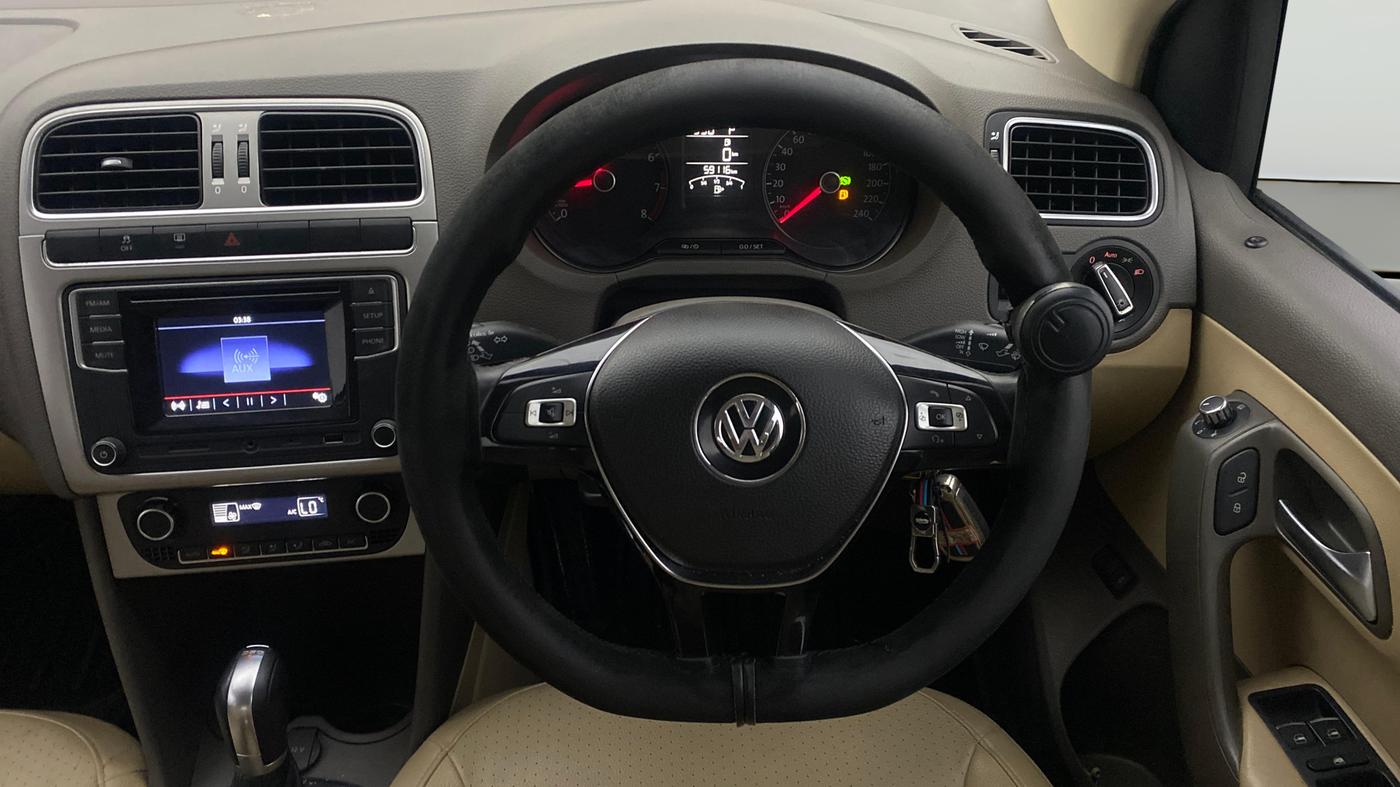 2016 Volkswagen Vento HIGHLINE PETROL AT, Petrol, Automatic, 59,101 km, Steering Wheel Close Up