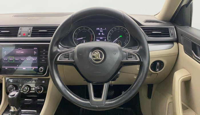 2018 Skoda Superb STYLE 1.8 TSI AT, Petrol, Automatic, 65,647 km, Steering Wheel Close Up