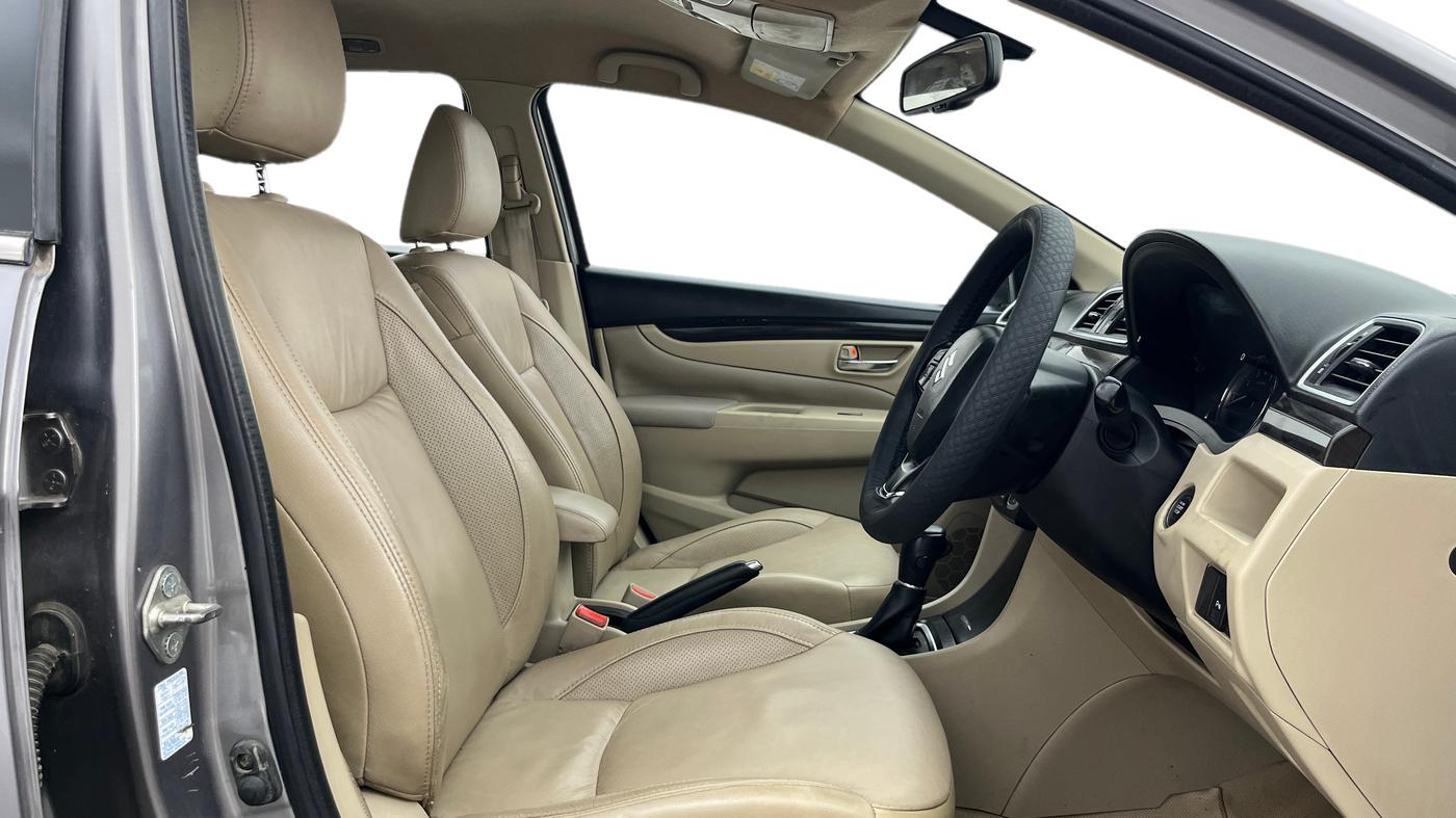 2016 Maruti Ciaz ZXI+ AT, Petrol, Automatic, 86,376 km, Right Side Front Door Cabin