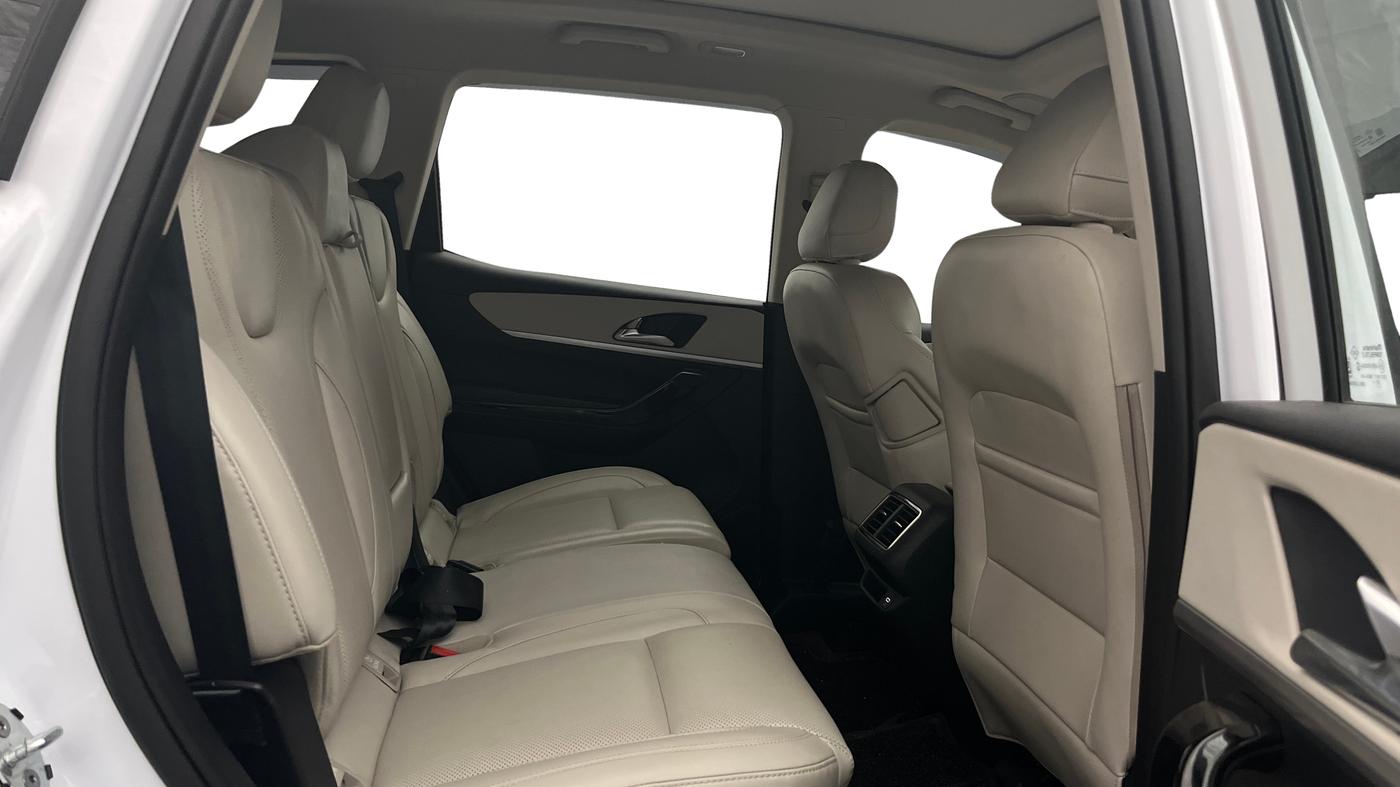 2025 Mahindra XUV700 AX 7 LUXURY P AT 7 STR, Petrol, Automatic, 2,511 km, Right Side Rear Door Cabin