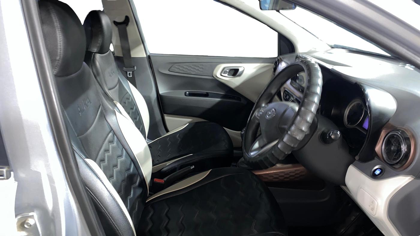 2021 Hyundai AURA SX 1.2, Petrol, Manual, 35,273 km, Right Side Front Door Cabin