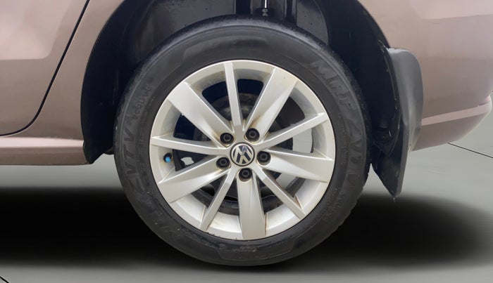 2016 Volkswagen Ameo HIGHLINE1.5L, Diesel, Manual, 1,21,509 km, Left Rear Wheel