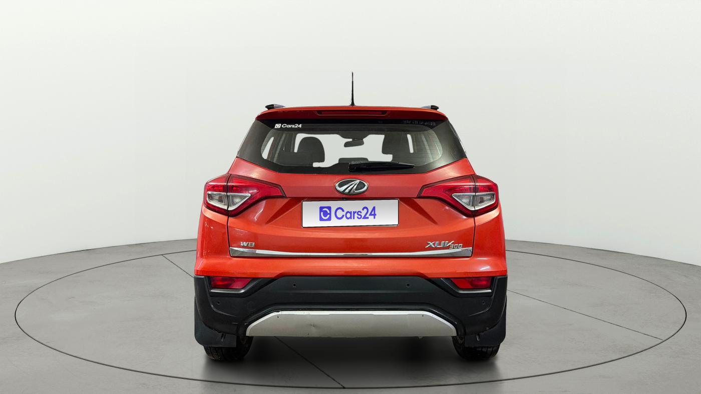 2019 Mahindra XUV300 W8 1.2 PETROL, Petrol, Manual, 1,06,801 km, Back/Rear