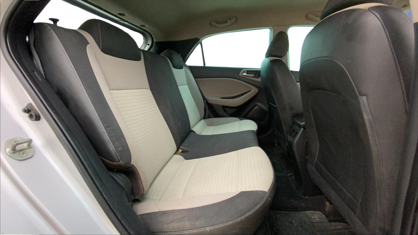 2018 Hyundai Elite i20 ASTA 1.2, CNG, Manual, 94,049 km, Right Side Rear Door Cabin