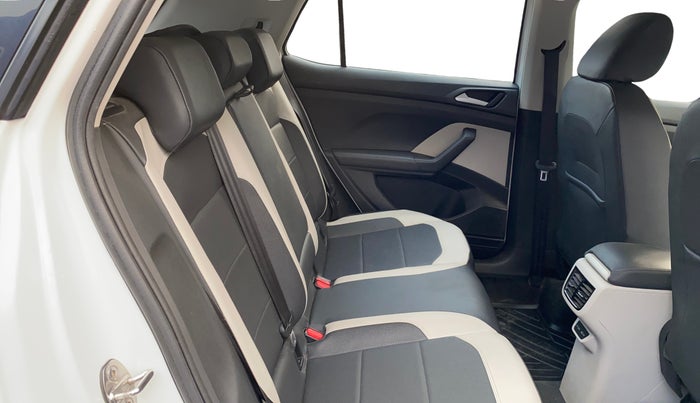 2021 Volkswagen TAIGUN TOPLINE 1.0 TSI AT, Petrol, Automatic, 53,910 km, Right Side Rear Door Cabin