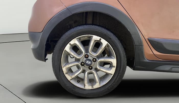 2015 Hyundai i20 Active 1.4 SX, Diesel, Manual, 1,28,412 km, Right Rear Wheel