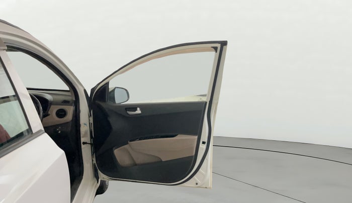 2017 Hyundai Grand i10 SPORTZ (O) 1.2 KAPPA VTVT, CNG, Manual, 81,878 km, RHS Front Door