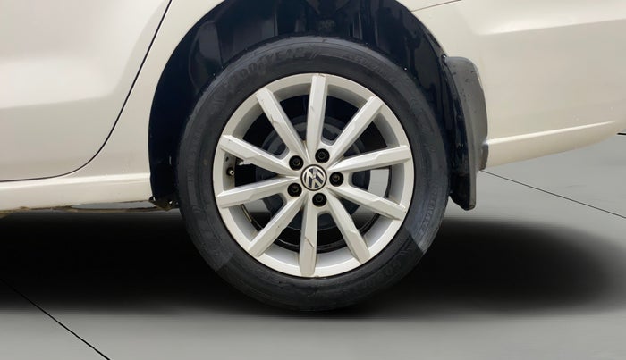 2017 Volkswagen Vento HIGHLINE PETROL AT, Petrol, Automatic, 76,300 km, Left Rear Wheel