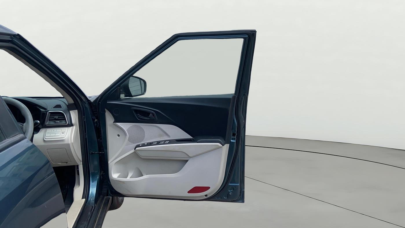 2020 Mahindra XUV300 W6 1.5 DIESEL AMT, Diesel, Automatic, 83,723 km, RHS Front Door