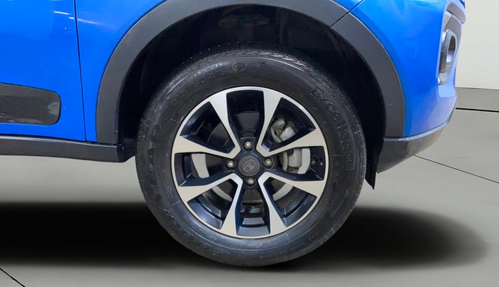 2020 Tata NEXON XZA PLUS SUNROOF PETROL, Petrol, Automatic, 8,888 km, Right Front Wheel