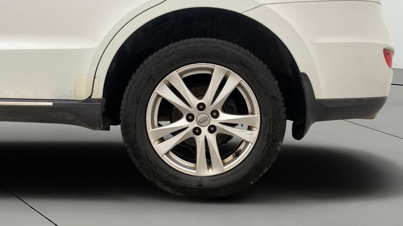 2013 Hyundai Santa Fe 4 WD AT, Diesel, Automatic, 1,22,204 km, Left Rear Wheel