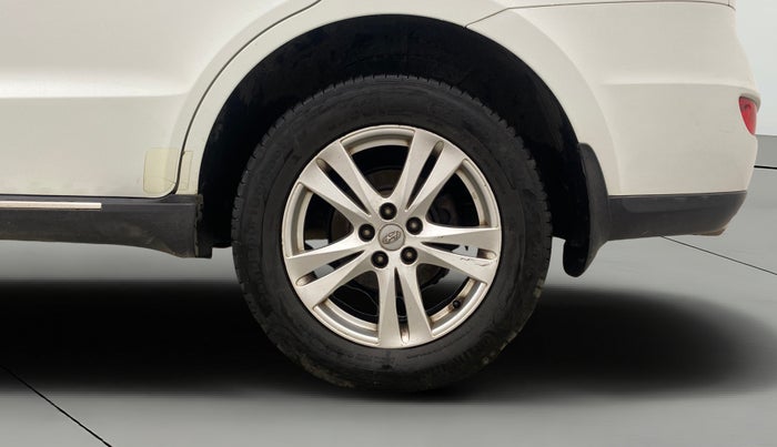 2013 Hyundai Santa Fe 4 WD AT, Diesel, Automatic, 1,22,204 km, Left Rear Wheel