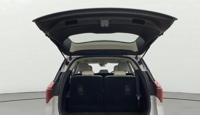 2023 Mahindra XUV700 AX 7 D AT 7 STR, Diesel, Automatic, 16,368 km, Boot Door Open